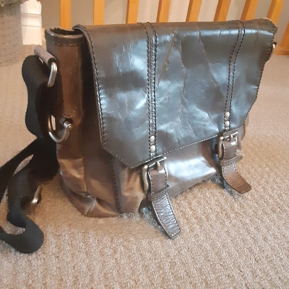 Fossil Unisex Crossbody Messenger Bag/ Purse- Distressed Genuine Leather